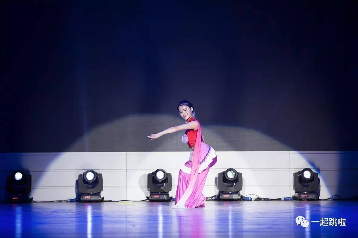 双胞胎姐妹花儿_双飞台湾双胞胎姐妹花_台湾双胞胎姐妹翻跳