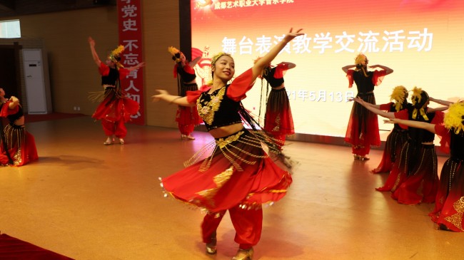 双飞台湾双胞胎姐妹花_双胞胎姐妹花儿_台湾双胞胎姐妹翻跳