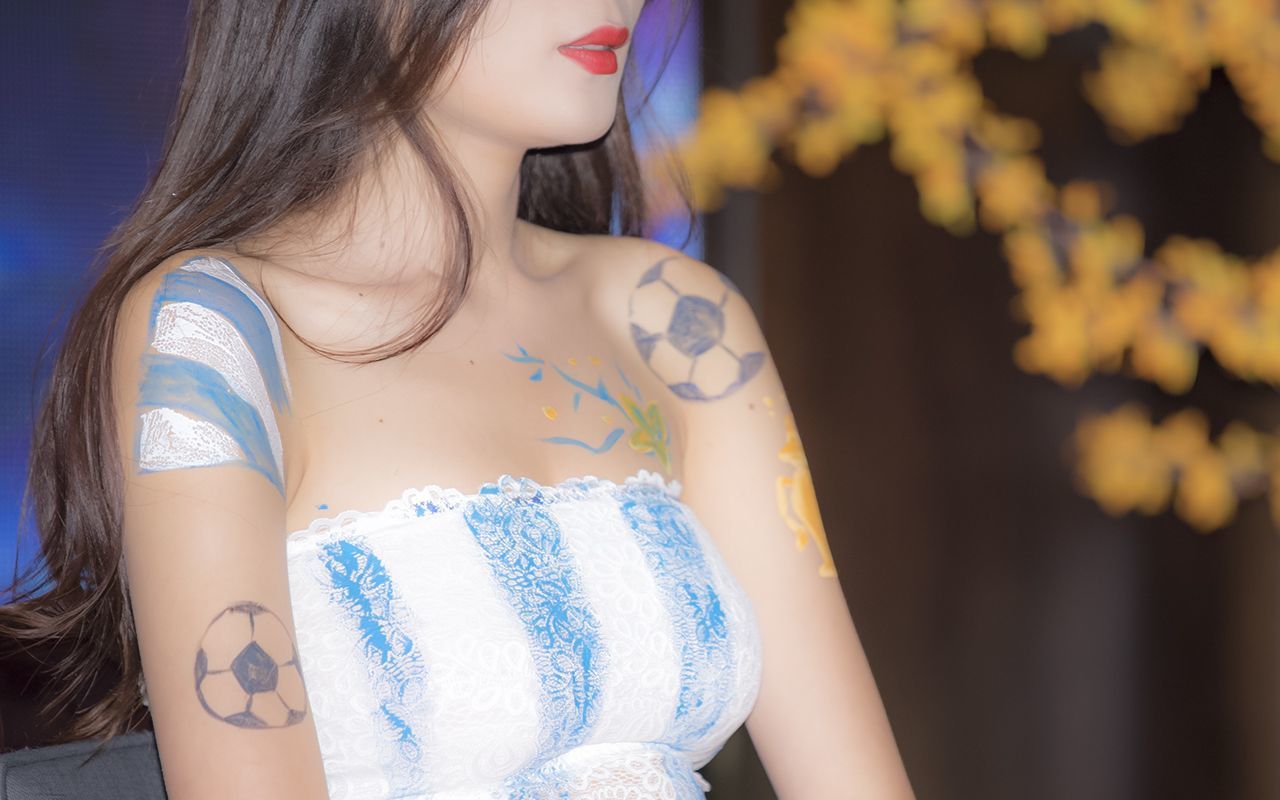 足球宝贝惊艳人体彩绘