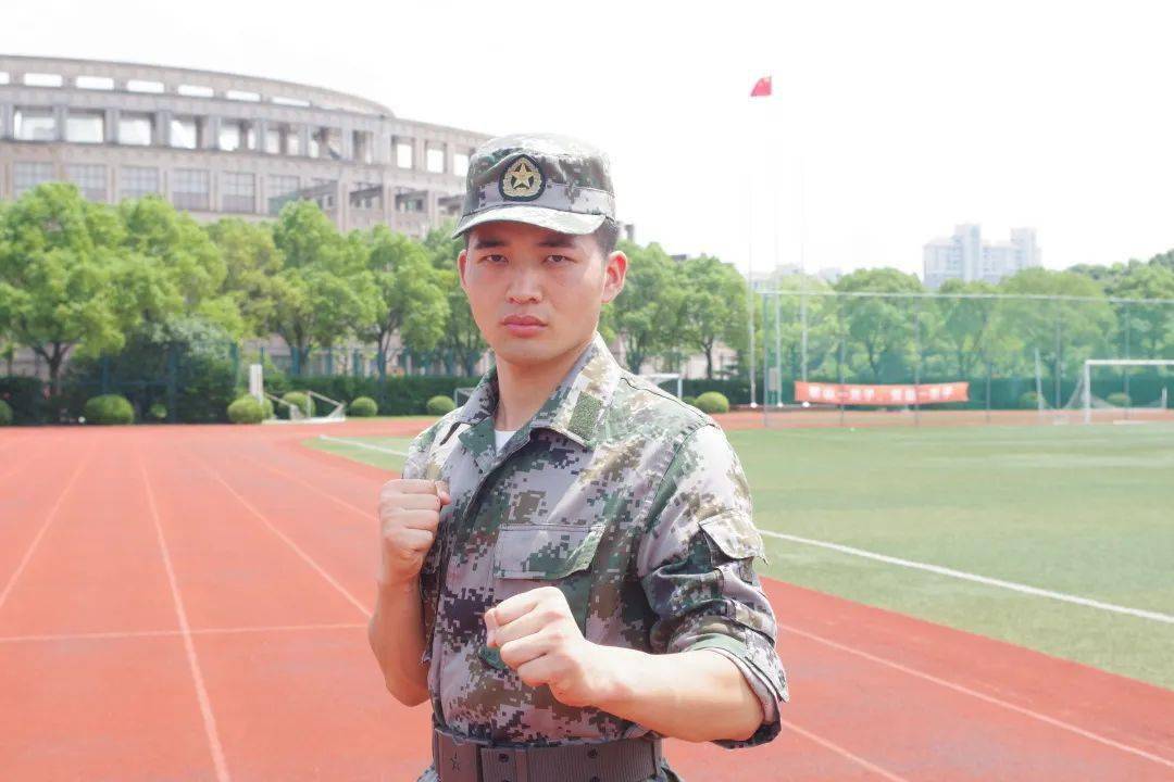 当兵多久能有手机玩游戏_能当兵玩手机游戏有哪些_当兵能用手机玩游戏吗