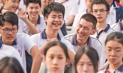 台下人走过不见旧颜色_台人走过不见旧颜色_台下人走过旧颜色的歌
