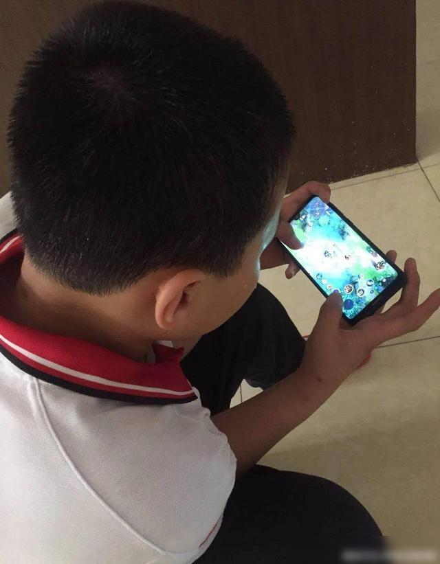 下载小男生打小女生屁股游戏_刚上学的女生手机游戏下载_下载好玩的女生游戏