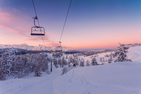 高山滑雪手机游戏怎么玩_高山滑雪小游戏_高山滑雪手机游戏